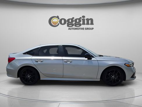 Used 2023 Honda Civic Sport image 7