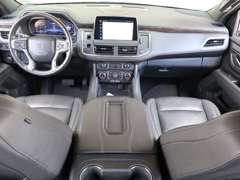 Used 2022 Chevrolet Tahoe Z71 w/ Luxury Package image 16