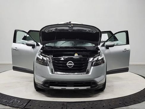 Used 2025 Nissan Pathfinder SL FWD image 10