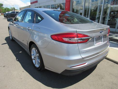 Used 2020 Ford Fusion SE FWD image 7