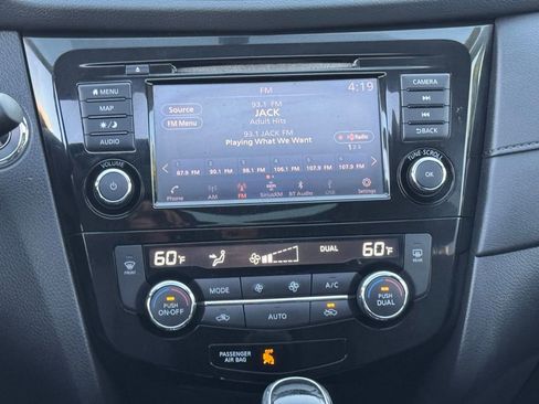 Certified 2018 Nissan Rogue SV w/ Sun & Sound Touring Package image 18