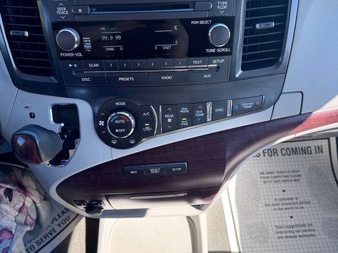 Used 2013 Toyota Sienna XLE AWD/4WD image 10