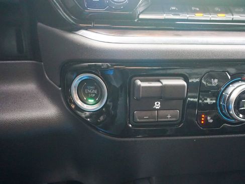 Used 2024 GMC Sierra 1500 SLT w/ SLT Premium Plus Package image 31