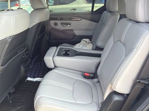 Used 2025 Honda Pilot EX-L image 6