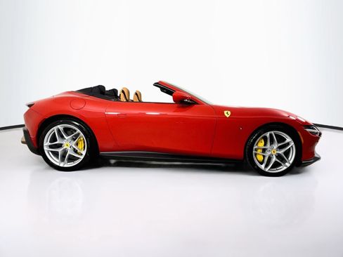 Certified 2025 Ferrari Roma Spider RWD image 8