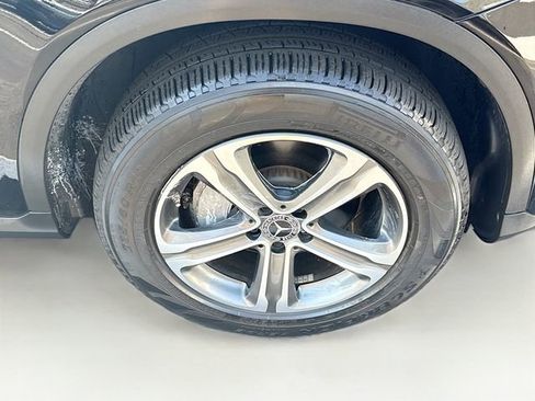 Used 2019 Mercedes-Benz GLC 300 4MATIC image 32