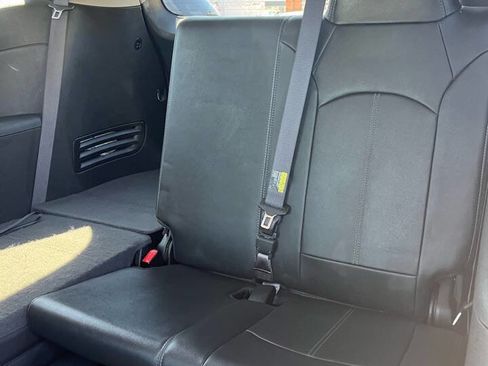 Used 2016 Chevrolet Traverse LT image 34