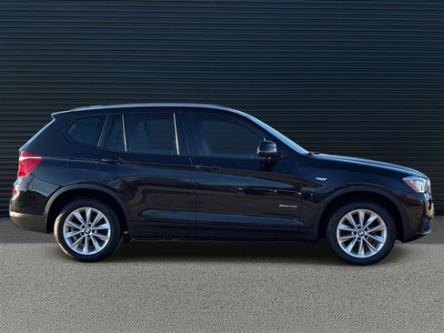 Used 2017 BMW X3 xDrive28i image 4