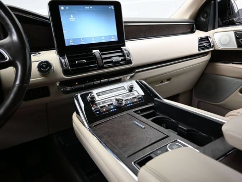 Used 2018 Lincoln Navigator Reserve w/ Technology Package AWD/4WD image 36