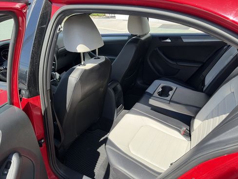 Used 2016 Volkswagen Jetta Sport w/ Lighting Package FWD image 18