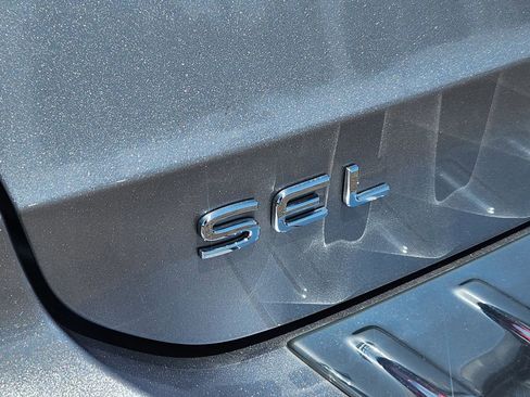 Used 2024 Volkswagen Taos SEL image 15