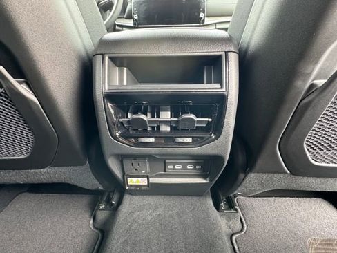 New 2026 Jeep Grand Cherokee Altitude image 24