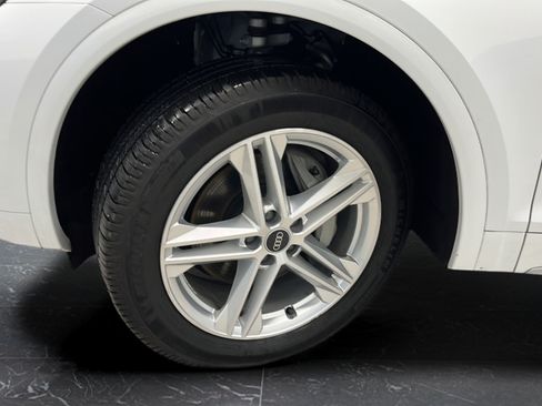 Used 2022 Audi Q5 e Premium w/ Convenience Package AWD/4WD image 36