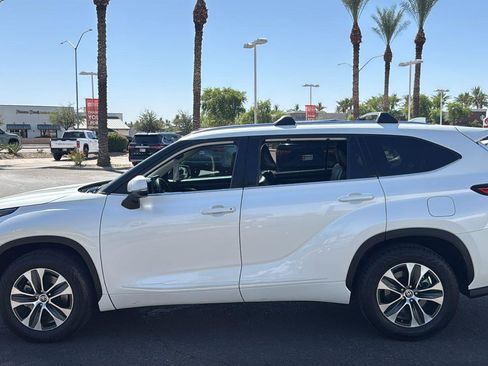 Used 2021 Toyota Highlander XLE FWD image 5