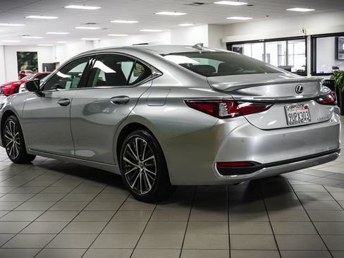 Used 2025 Lexus ES 300h w/ Premium Package FWD image 8