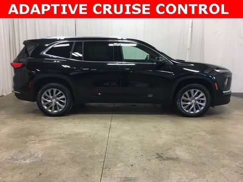 Used 2025 Buick Enclave Preferred image 2