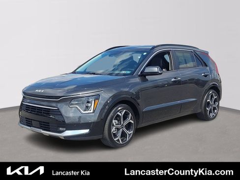 Used 2025 Kia Niro SX Touring FWD image 1