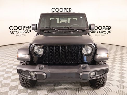 Used 2023 Jeep Gladiator Sport AWD/4WD image 9