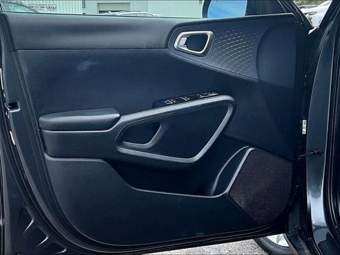 Used 2020 Kia Soul S FWD image 21