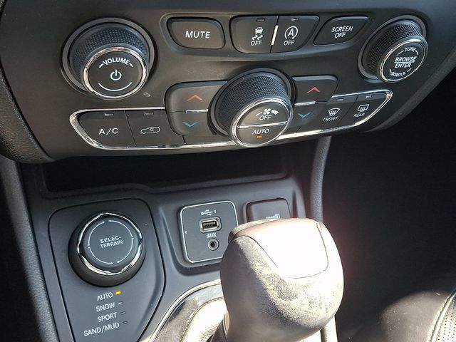 Used 2019 Jeep Cherokee Limited AWD/4WD image 16