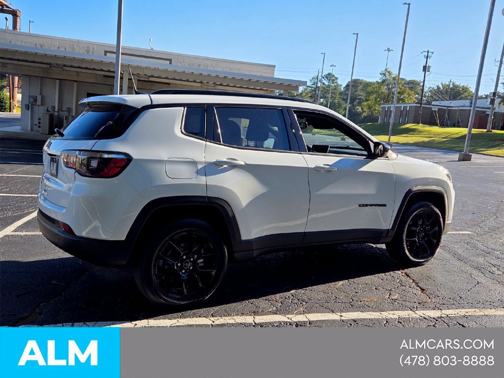 Used 2026 Jeep Compass Latitude AWD/4WD image 13