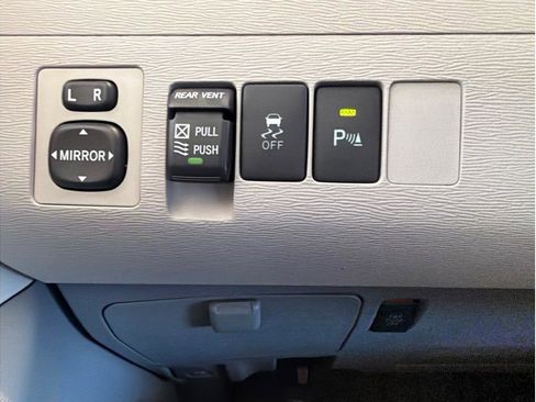 Used 2012 Toyota Sienna XLE image 27