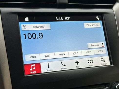 Used 2017 Ford Fusion SE w/ Fusion SE Technology Package image 16