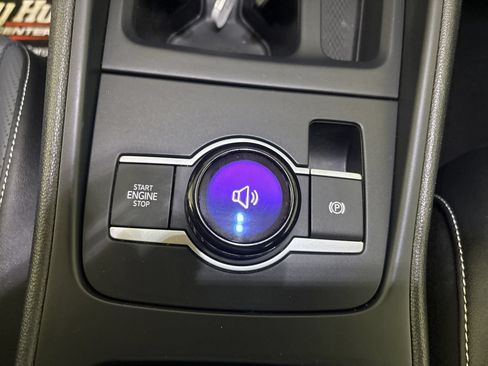 Used 2025 Volkswagen Tiguan SE AWD/4WD image 17