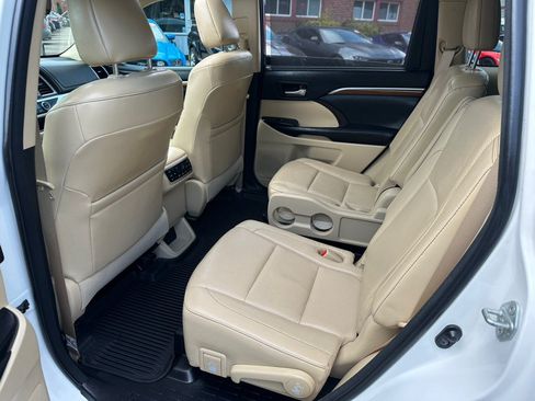 Used 2018 Toyota Highlander Limited Platinum AWD/4WD image 15