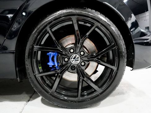 Used 2023 Volkswagen Golf 20th Anniversary Edition image 33