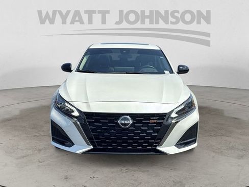Used 2024 Nissan Altima 2.5 SR w/ SR Premium Package FWD image 8