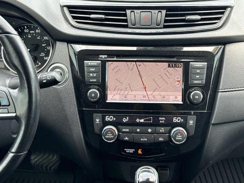 Used 2020 Nissan Rogue SV w/ Sun & Sound Touring Package AWD/4WD image 30