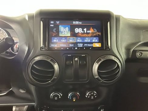 Used 2018 Jeep Wrangler Sport AWD/4WD image 22