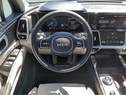 Certified 2023 Kia Sorento SX Prestige w/ Panoramic Sunroof Package AWD/4WD image 13
