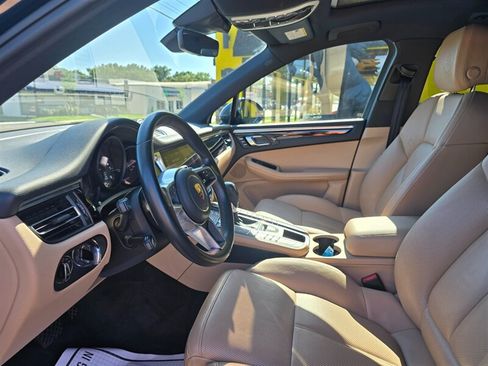 Used 2021 Porsche Macan AWD/4WD image 18