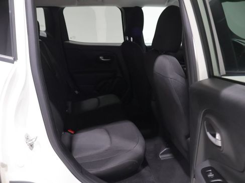 Used 2023 Jeep Renegade Latitude AWD/4WD image 19
