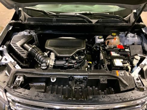 Used 2021 GMC Acadia SLE w/ Driver Convenience Package image 32