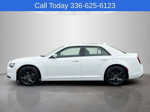 Used 2022 Chrysler 300 S RWD image 2