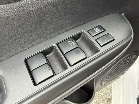 Used 2019 Nissan Versa Note SV image 31