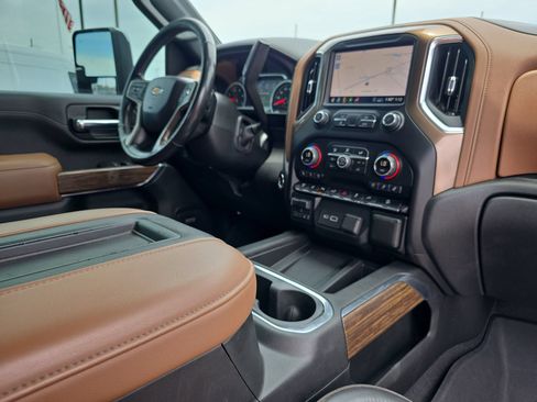 Used 2020 Chevrolet Silverado 2500 High Country w/ Z71 Off-Road Package AWD/4WD image 16