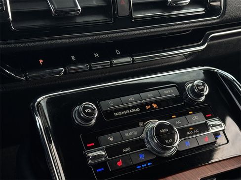 Used 2024 Lincoln Navigator L 4WD image 17