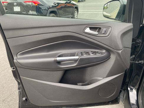 Used 2019 Ford Escape SE FWD image 10