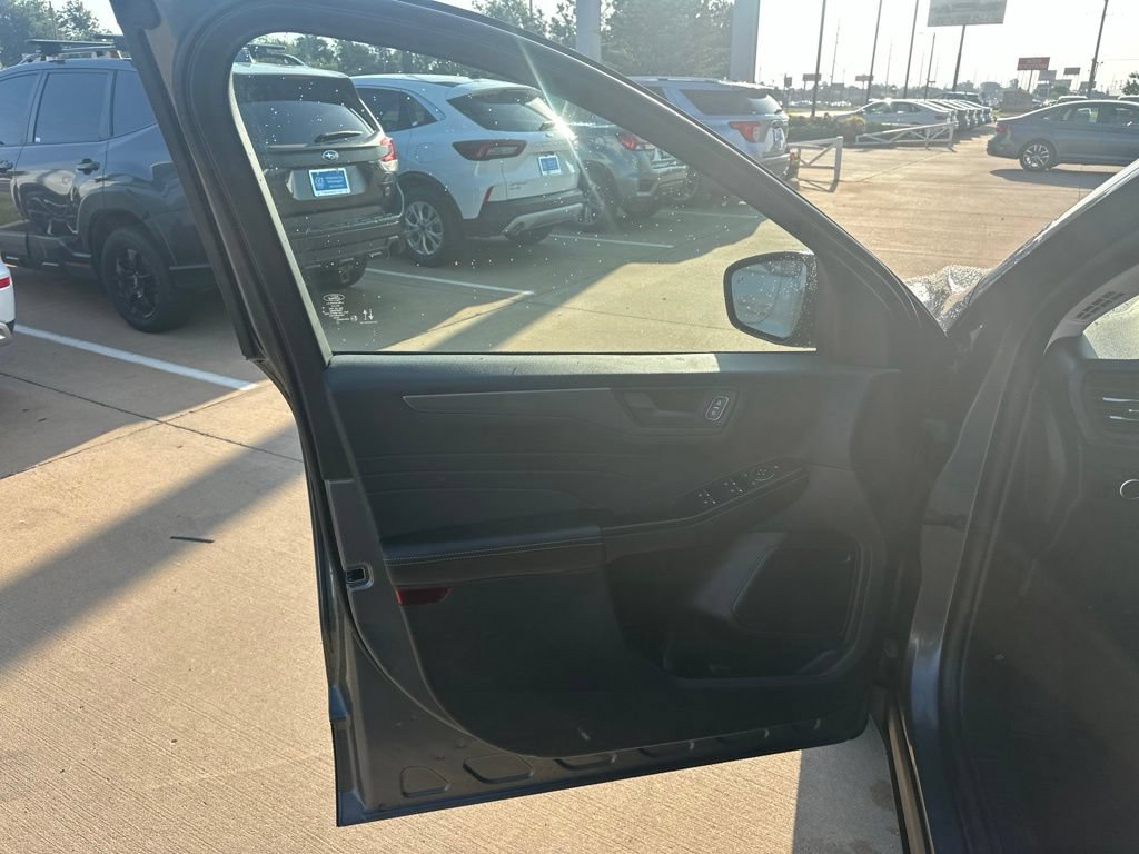 Used 2025 Ford Escape Active FWD image 8