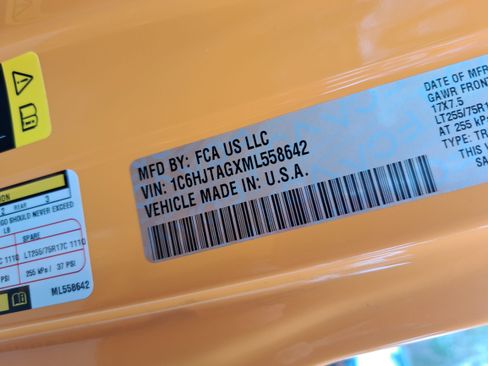 Used 2021 Jeep Gladiator Willys image 32