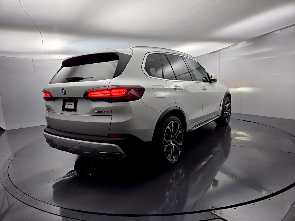 Used 2021 BMW X5 sDrive40i w/ Premium Package RWD image 9