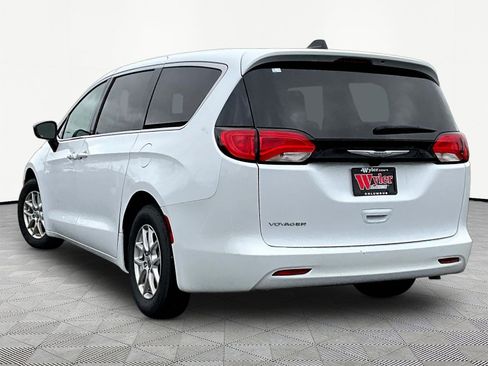 Used 2024 Chrysler Voyager LX FWD image 4