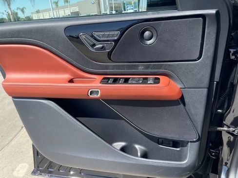 New 2026 Lincoln Aviator Reserve w/ Jet Appearance Package AWD/4WD image 17