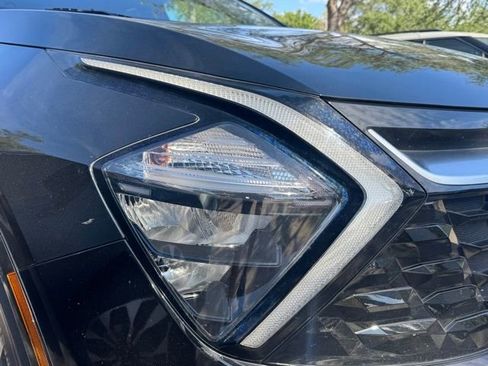 Certified 2023 Kia Sportage SX image 9