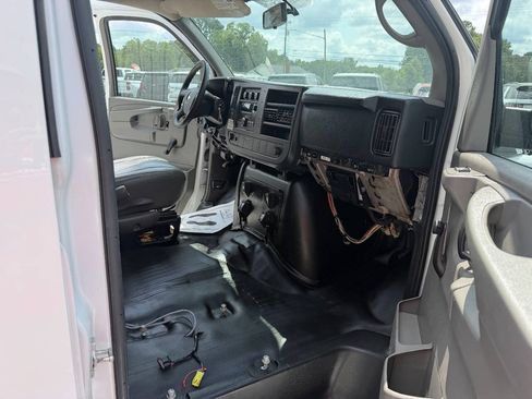 Used 2014 Chevrolet Express 1500 RWD image 9