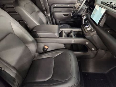 Used 2025 Land Rover Defender 130 X-Dynamic SE AWD/4WD image 3
